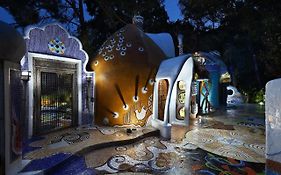Euphoria Art Land - The Earth House